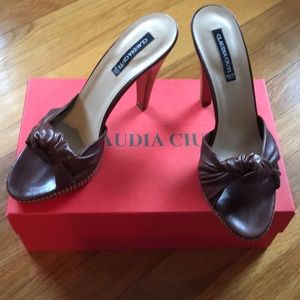 Brown heel sandals by Claudia Ciuti